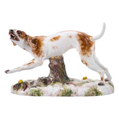 Скульптура Гончая фарфор Хехст (Höchst) 1750-90-е гг. Гессен 32х19 см. Хехст, Германия вторая половина XVIII века