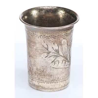 Стопка штихельный орнамент щит серебро 84 пр. ХЛ Москва нач. ХХ в. 14 гр. 4,1 см. Москва 1899-1908 гг