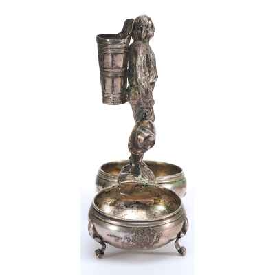 Парные солонки Крестьянин серебро 800 пр. WH Австро-Венгрия 1870-е гг. 12,8x5,5 см. Австрия 1867-1872 гг