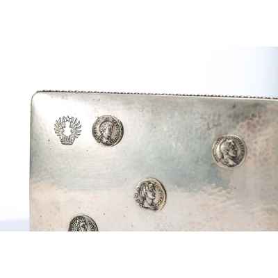 Шкатулка украшенная изображением пяти древнеримских денариев.  Швеция Начало XX века