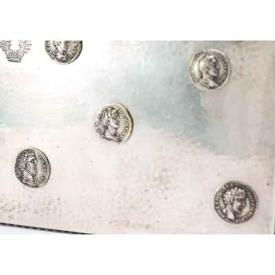 Шкатулка украшенная изображением пяти древнеримских денариев.  Швеция Начало XX века