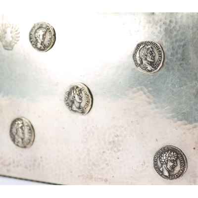 Шкатулка украшенная изображением пяти древнеримских денариев.  Швеция Начало XX века