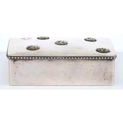 Шкатулка украшенная изображением пяти древнеримских денариев.  Швеция Начало XX века