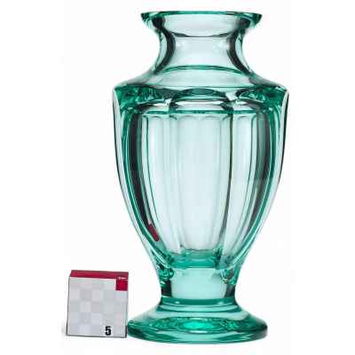 Ваза классической формы амфоры. Богемия конец XIX— первая четверть XX вв