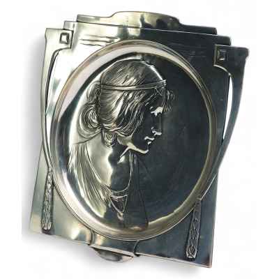 Панно с женским профилем Европа конец XIX — начало XX вв