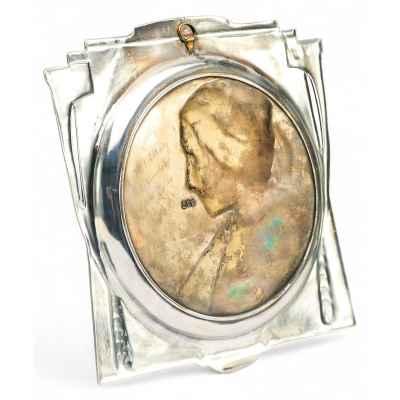 Панно с женским профилем Европа конец XIX — начало XX вв