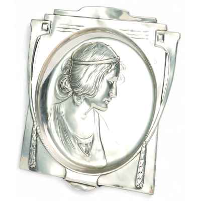 Панно с женским профилем Европа конец XIX — начало XX вв