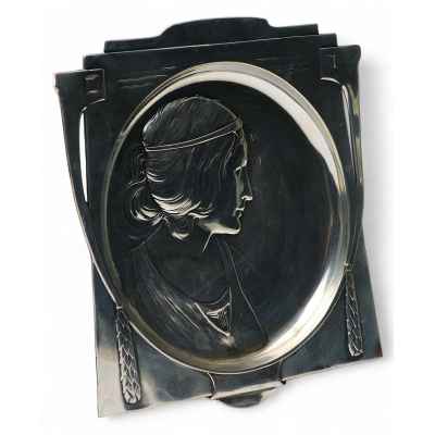 Панно с женским профилем Европа конец XIX — начало XX вв