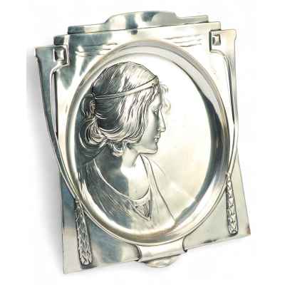 Панно с женским профилем Европа конец XIX — начало XX вв