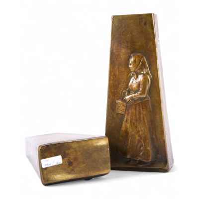 Парные вазы «Рабочий» и «Женщина с корзинкой» Европа 1900-1910- гг