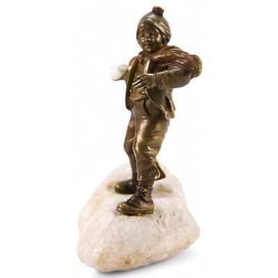 Скульптура «Мальчик, кидающий снежки» Австрия первая половина ХХ века