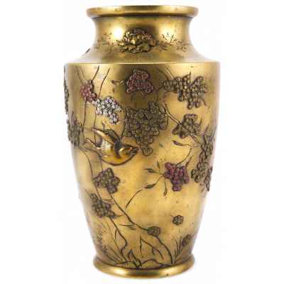 Ваза «Воробьи и хризантема» Япония конец XIX- начало XX вв