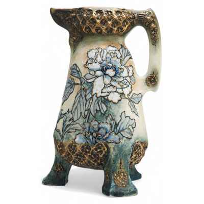 Ваза-кувшин «Ирисы» Австрия Исполнитель: «Alexandra Porcelain Works Ernst Wahliss» Начало XX века