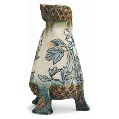 Ваза-кувшин «Ирисы» Австрия Исполнитель: «Alexandra Porcelain Works Ernst Wahliss» Начало XX века