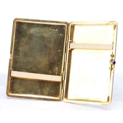 Портсигар с рельефной надписью: «На память от Бр. Шовкун» Россия после 1908 г