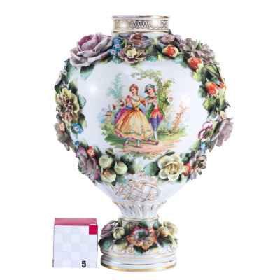 Ваза с растительным декором фабрика Wienner — Neustadt, Вена, Австрия Начало XX века