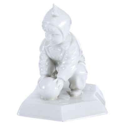 Статуэтка «Ребенок с мячом» Европа 1-я половина XX века