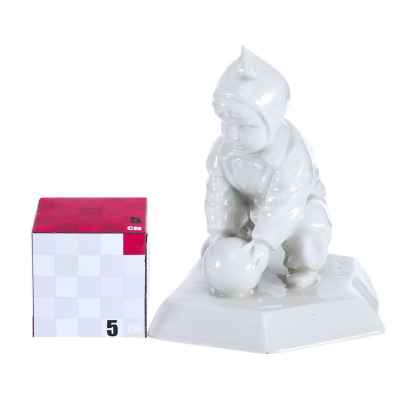 Статуэтка «Ребенок с мячом» Европа 1-я половина XX века