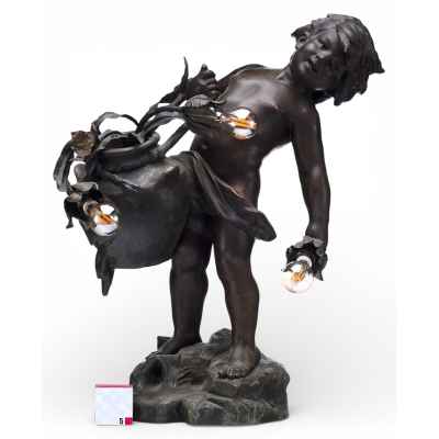 Светильник «Мальчик с корзиной цветов» Европа конец XIX— начало XХ вв