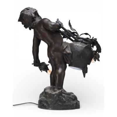 Светильник «Мальчик с корзиной цветов» Европа конец XIX— начало XХ вв