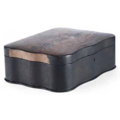 Шкатулка «Две летящие тройки» Россия. Фабрика О.Ф. Вишнякова 1870-гг