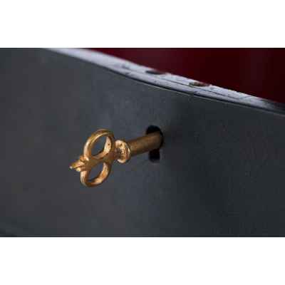 Шкатулка «Две летящие тройки» Россия. Фабрика О.Ф. Вишнякова 1870-гг