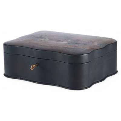 Шкатулка «Две летящие тройки» Россия. Фабрика О.Ф. Вишнякова 1870-гг