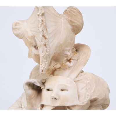 Скульптура «Дама с маской» Европа Конец XIX века