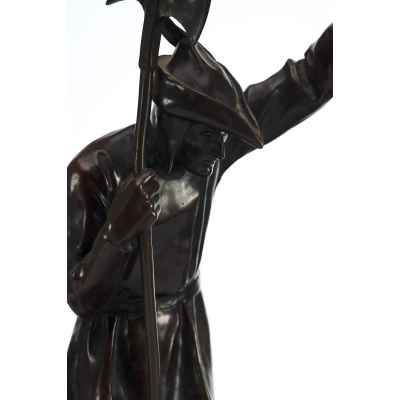 Скульптура «Стражник с фонарем»  первая половина ХХ века