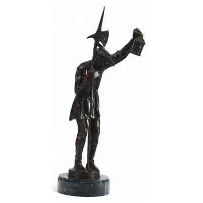 Скульптура «Стражник с фонарем»  первая половина ХХ века