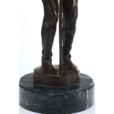 Скульптура «Стражник с фонарем»  первая половина ХХ века