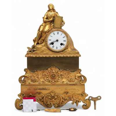 Часы каменные «Мария Магдалина с евангелием» Париж, Франция третья четверть ХІХ века