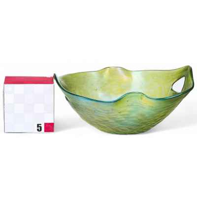 Ваза обтекаемой формы с рельефной фактурной поверхностью. Европа начало ХХ века