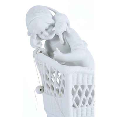 Скульптура «Девочка, играющая с котятами» Тюрингия, Германия 1925-1972 гг