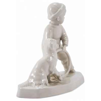 Скульптура «Мальчик, играющий с обручем и собакой» Печ, Венгрия 1930-1940 гг