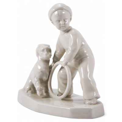 Скульптура «Мальчик, играющий с обручем и собакой» Печ, Венгрия 1930-1940 гг
