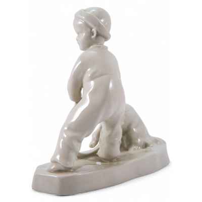 Скульптура «Мальчик, играющий с обручем и собакой» Печ, Венгрия 1930-1940 гг