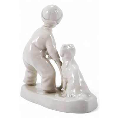 Скульптура «Мальчик, играющий с обручем и собакой» Печ, Венгрия 1930-1940 гг