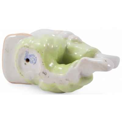 Скульптура Девочка поправляющая штаны фарфор Акуинкум (Aquincum) Венгрия ХХ в. 11х10,5 см. Акуинкум, Венгрия середина ХХ века