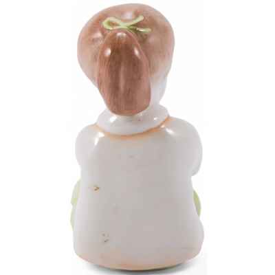 Скульптура Девочка поправляющая штаны фарфор Акуинкум (Aquincum) Венгрия ХХ в. 11х10,5 см. Акуинкум, Венгрия середина ХХ века