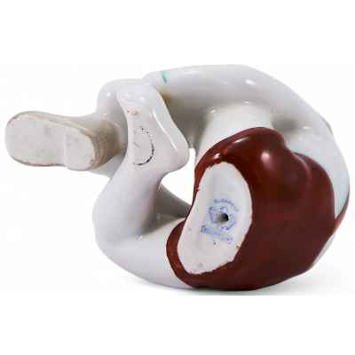 Скульптура фарфоровая «Мальчик, шнурующий ботинок» Акуинкум, Венгрия Вторая половина XX века