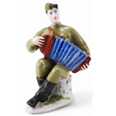 Скульптура «Гармонист» («Василий Теркин») ЛФЗ 1950-1960-гг