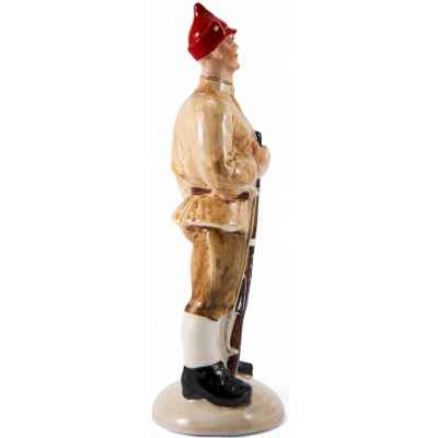 Скульптура Петруха фарфор, Коростень Украина 1976 г. 9х23 см. Коростенский фарфоровый завод. Украина 1976