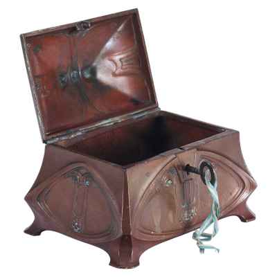 Шкатулка с ключом  Начало XX века