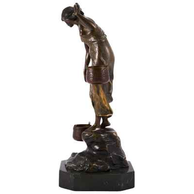 Скульптура «У источника» Европа начало ХХ века