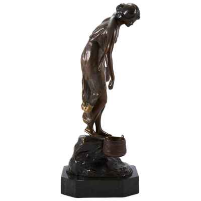 Скульптура «У источника» Европа начало ХХ века