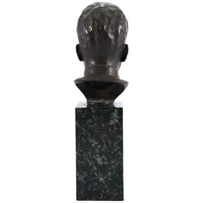 Скульптурный бюст И. В. Сталина  после 1945 г