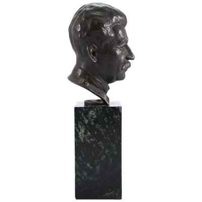 Скульптурный бюст И. В. Сталина  после 1945 г