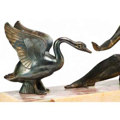 Скульптура «Девушка и лебеди» Европа Вторая четверть XX века
