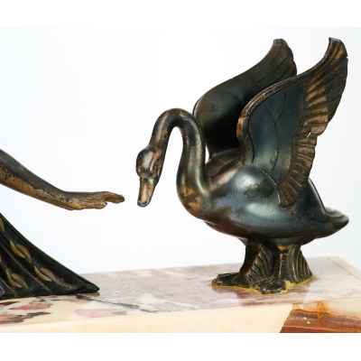 Скульптура «Девушка и лебеди» Европа Вторая четверть XX века